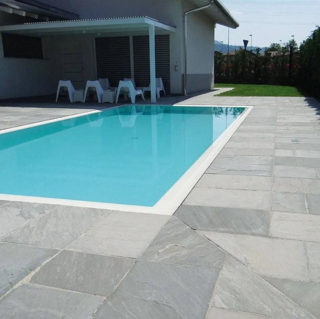 DALLAGES EXTERIEURS / TERRASSE PISCINE EN PIERRE NATURELLE INDIA GRISE - KANDLA GRISE 