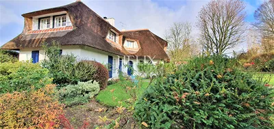 Vue sur le golf de Saint Nom la Bretèche pour cette maison avec 5 chambres