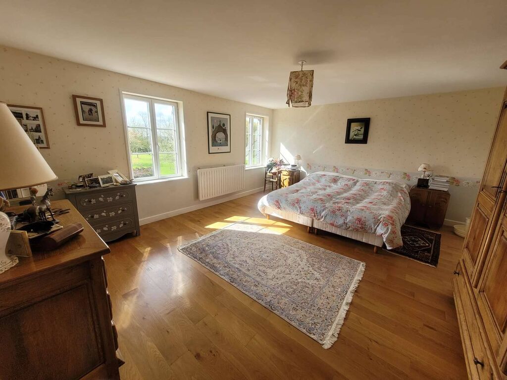 A VENDRE PROPRIETE AVEC 18HA de TERRAIN, entre LISIEUX 14100 et LIVAROT 14140