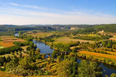 Vue authentique de Thenon en Dordogne, idéale pour illustrer l’estimation professionnelle de votre camping‑car.