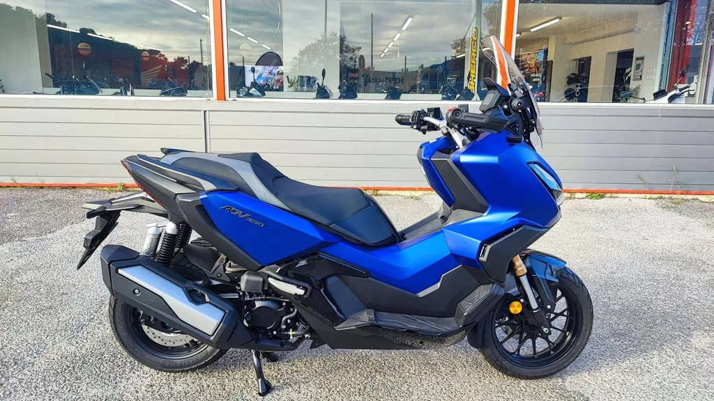 SCOOTER OCCASION HONDA ADV 350 DU 01/2024 AVEC 1800 KM.