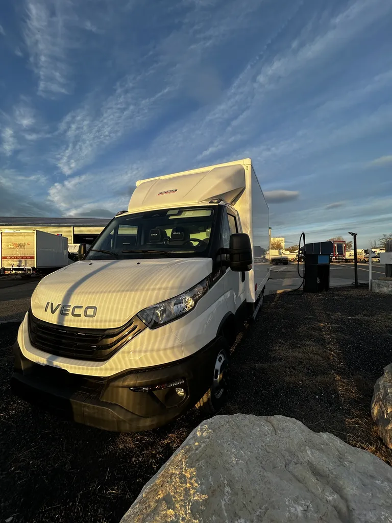 IVECO DAILY 35C16 HI MATIC CAISSE ISOLEE