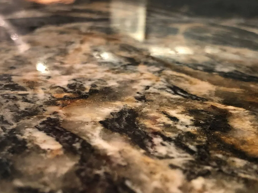 Granit Capelli d'Oro structuré