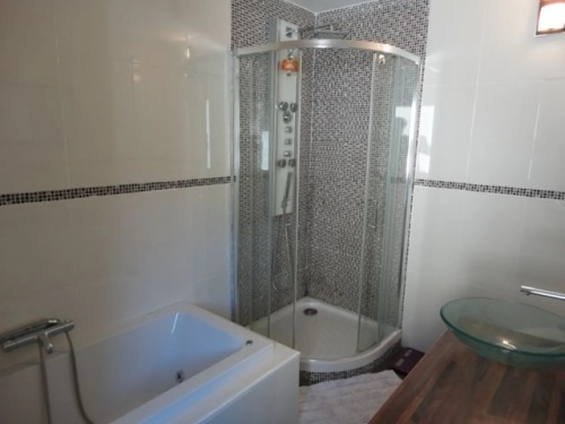 A LA VENTE maison d'architecte 5 Carnoux  sur 814m² avec Piscine et garage