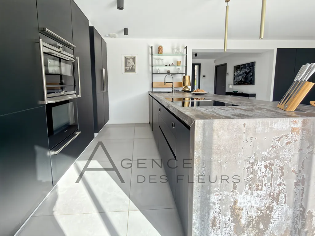 À vendre, très belle propriété contemporaine de 148 m² sur un terrain de 899 m² située sur la commune de La Londe 76500