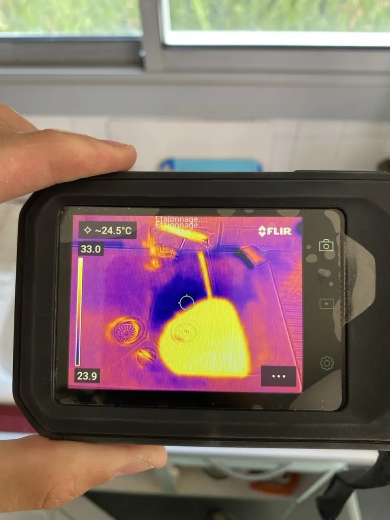 Détection d'humidité avec caméra thermique sans casser
