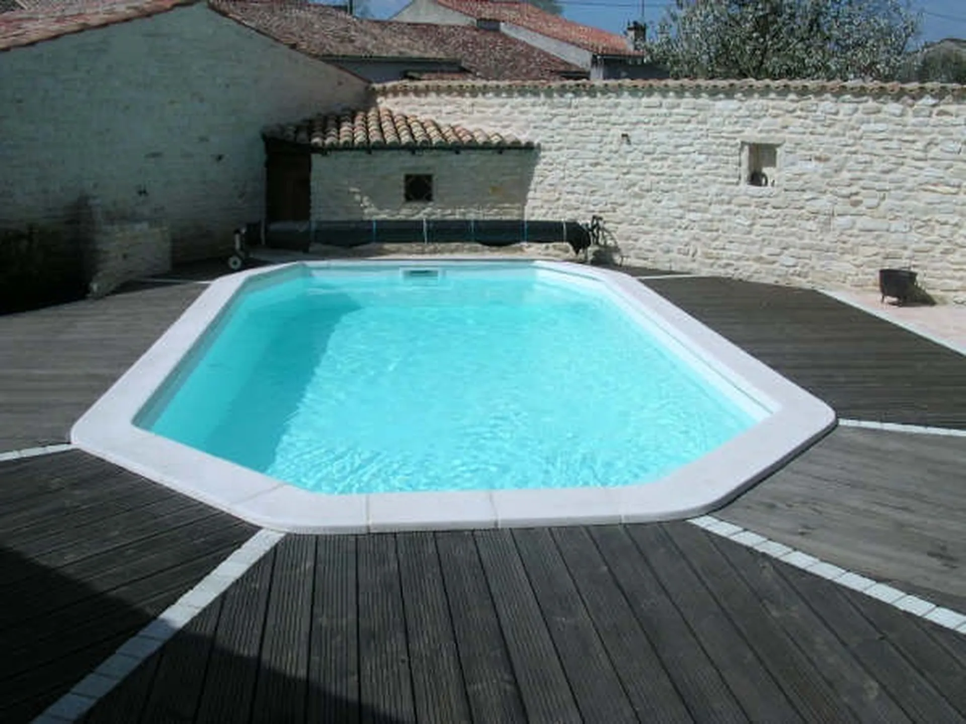 Piscine fond plat modèle Grenadine