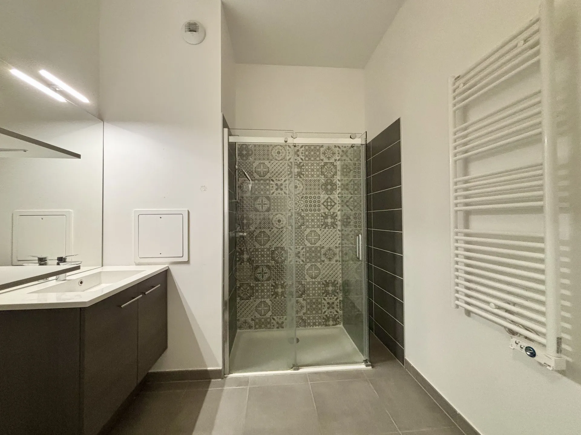 Salle de bain bien être tout en étant proche du lycée international 