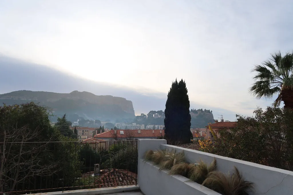 Vue dégagé sur le cap canaille villa de luxe à vendre à cassis