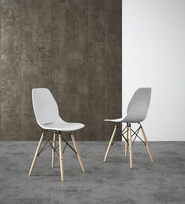 Chaises style scandinave colori blanc ou anthracite piétement bois à Bandol dans le 83