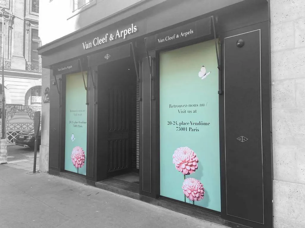 Création de signalétique intérieure pour habiller une boutique de luxe à Paris