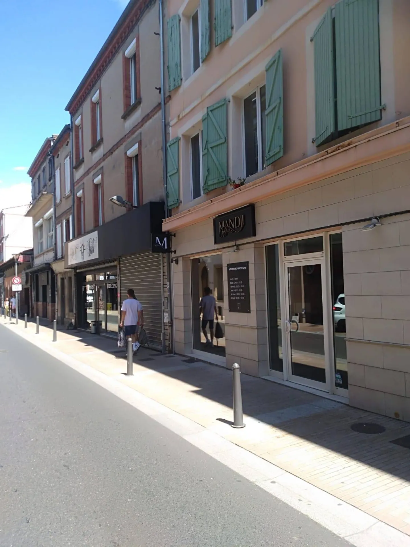 Réalisation et installation d'une enseigne pour Mandji Coiffure à Albi dans le Tarn