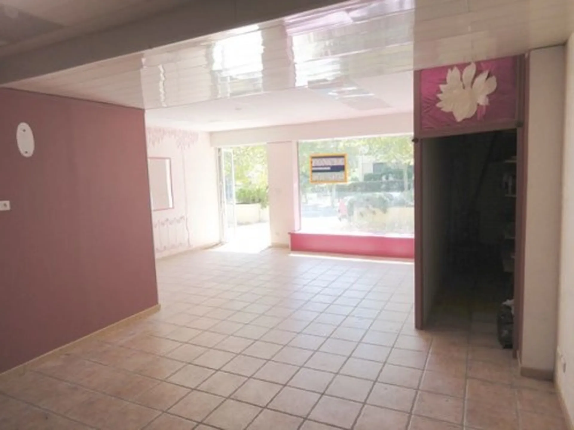 A VENDRE CARNOUX LOCAL