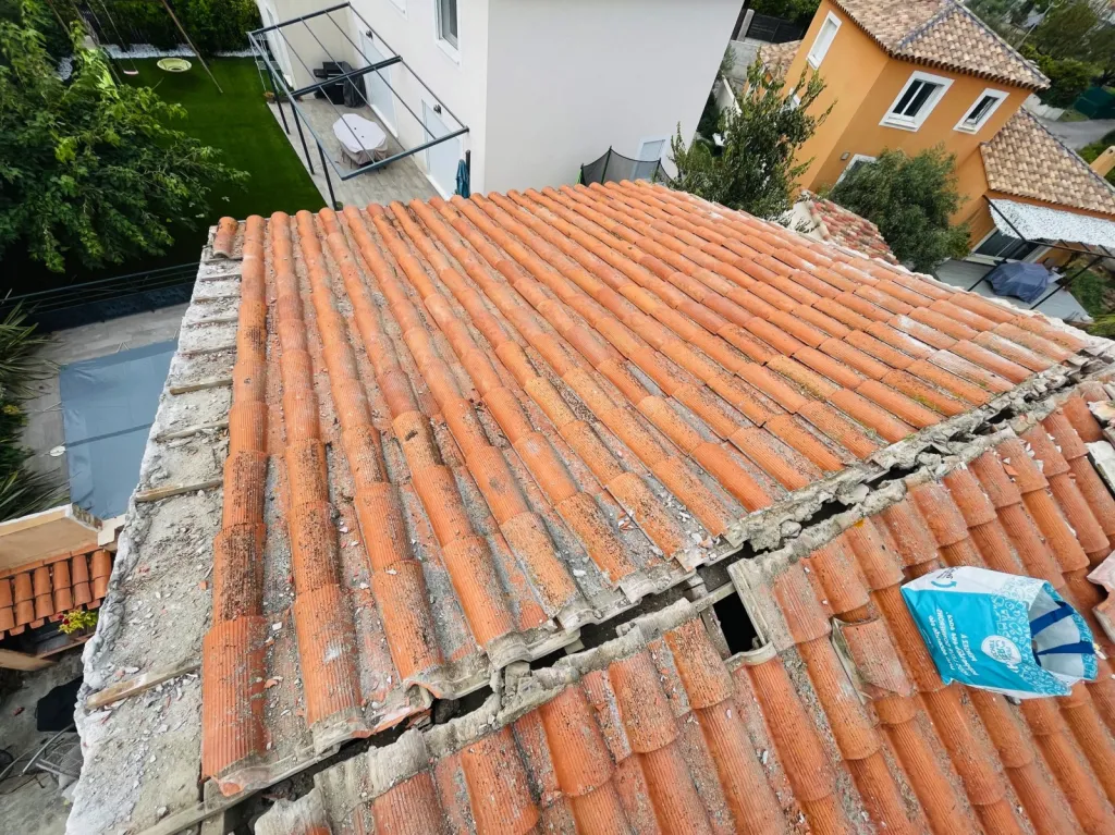 Intervention de Couvreur pour la Réfection de toiture de Maison individuel en tuiles Romane sur Aix-en-Provence 13100
