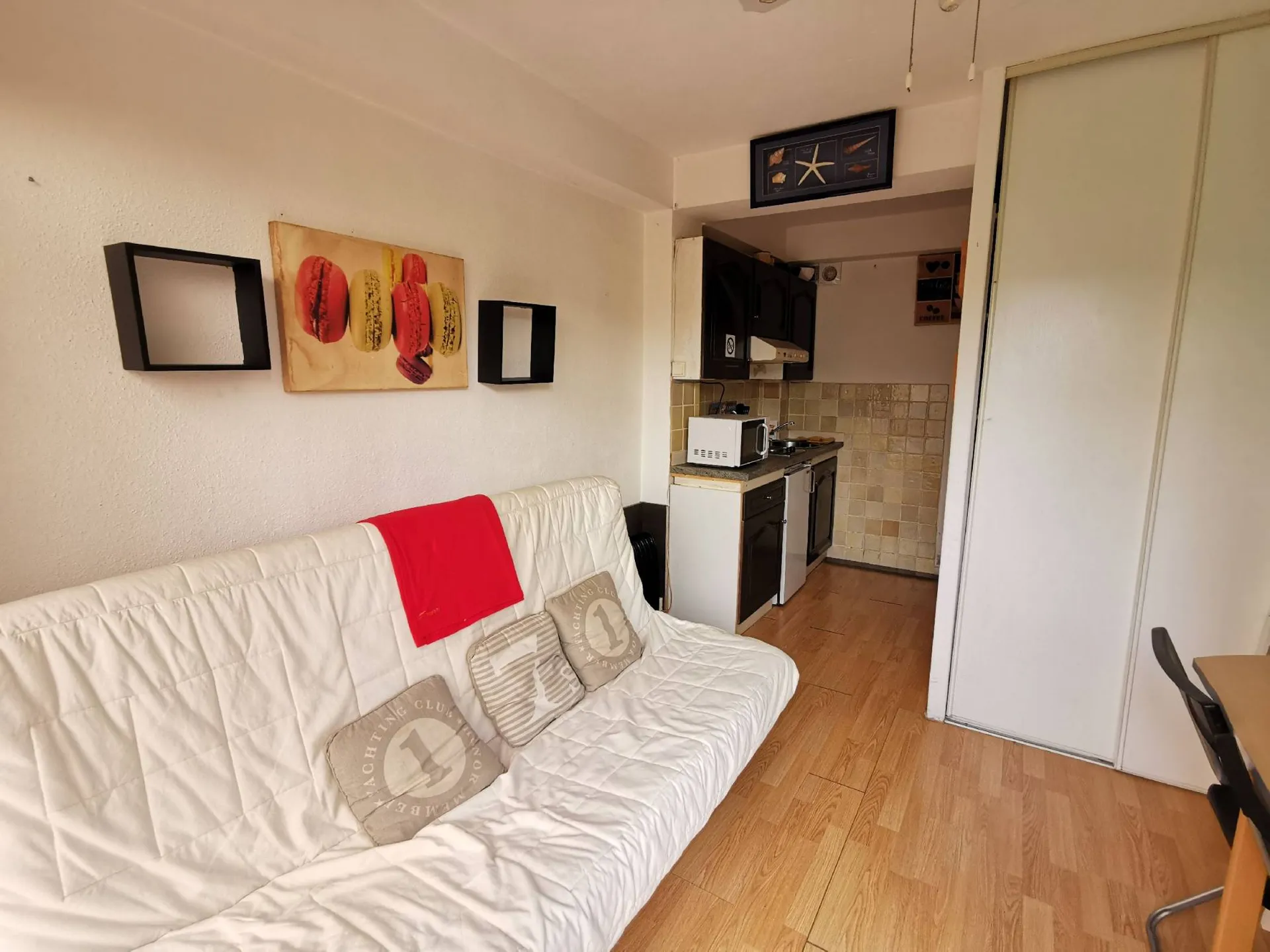 Vente studette Cassis en rez-de-chaussée dans une résidence sécurisée derrière le port