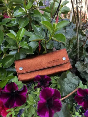 La trousse de Paul Ginger en cuir, Paul Marius disponible chez Evasion Eu 