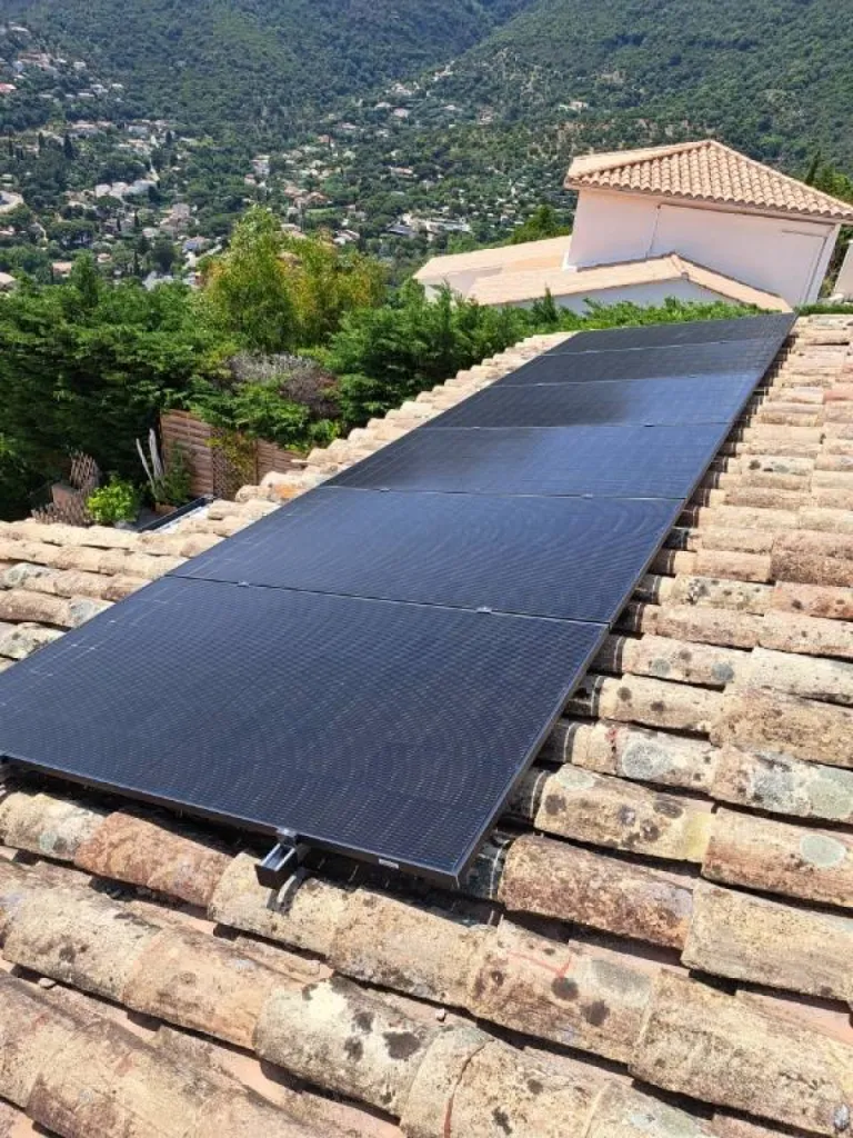 Installation de panneaux photovoltaïques Dmegc en 500W avec Provence Energie Solaire Services 