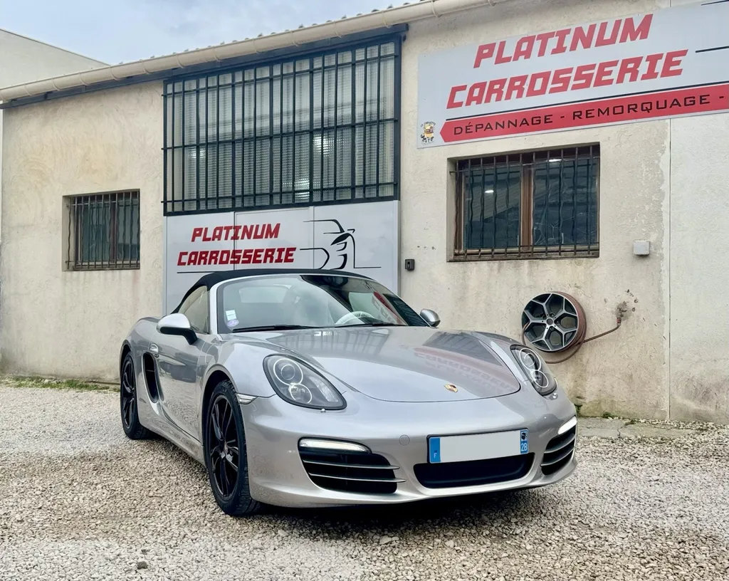 Réparation carrosserie sur une Porsche Boxster spécialiste dans la région de Marseille à Carnoux
