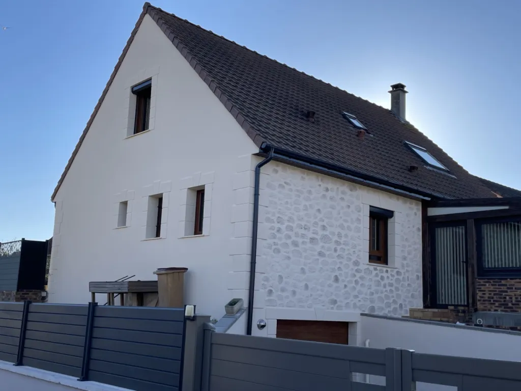 Enduit extérieur à la chaud aérienne pour vos ravalements et façade sur Le Havre et ses alentours