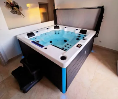 Installation et pose Spa thérapeutique cinq places avec deux allongées à St Siffret proche Uzès et St Maximin