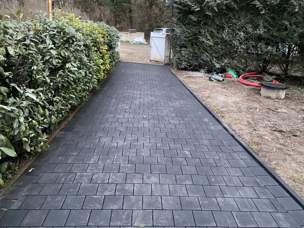 Société pour réaliser une allée en pavé à Bischheim
