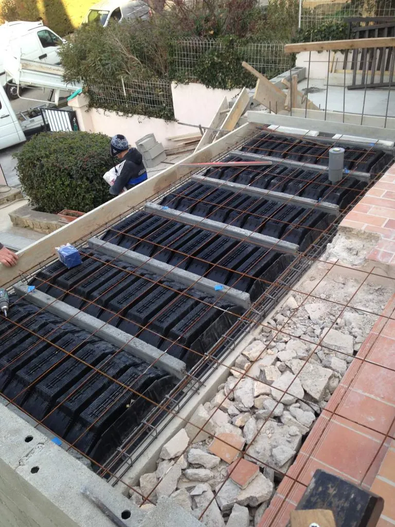 Agrandissement de la terrasse d'une maison individuelle à Salon de Provence - plancher extension
