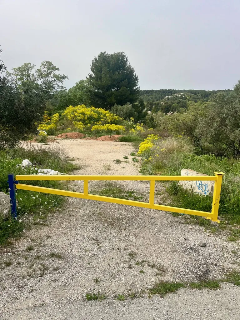 BARRIERE RESISTANTE  ANTI DEPOT DECHET SAUVAGE DANS MA  COMMUNE