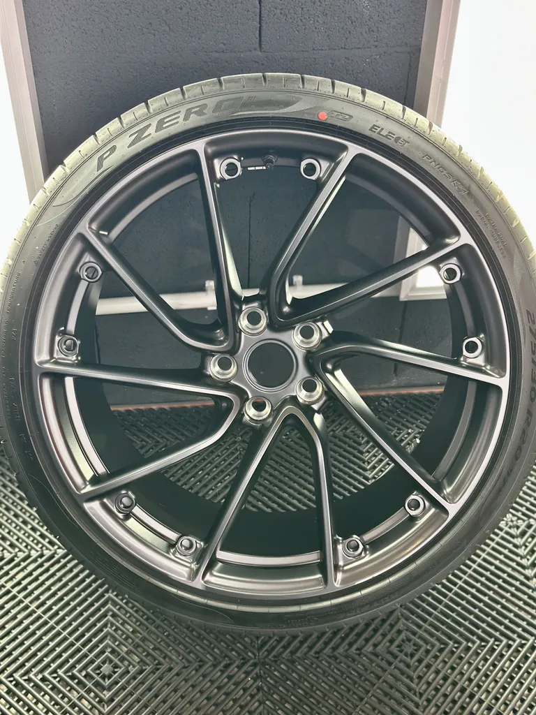 spécialiste du DETAILING sur Lyon Traitement céramique Tesla model 3 