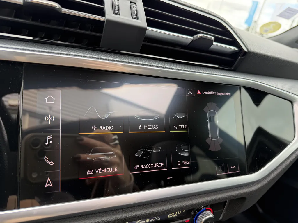 Audi Q3 d'occasion proche de Le Havre : découvrez ce SUV premium S Line chez Caudebec Automobiles