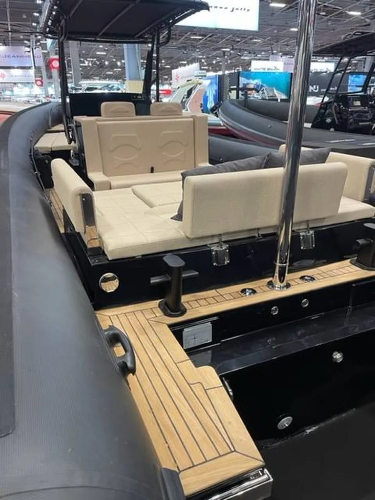 Bateau semi rigide haut de gamme disponible dans le nord ouest de la France