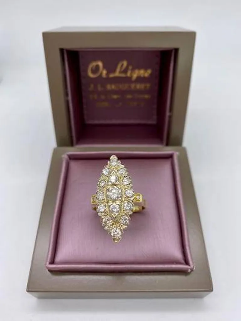 Éblouissement et Élégance : La Bague Marquise en Or et Diamants chez Or Ligne à La Teste de Buch près de Bordeaux