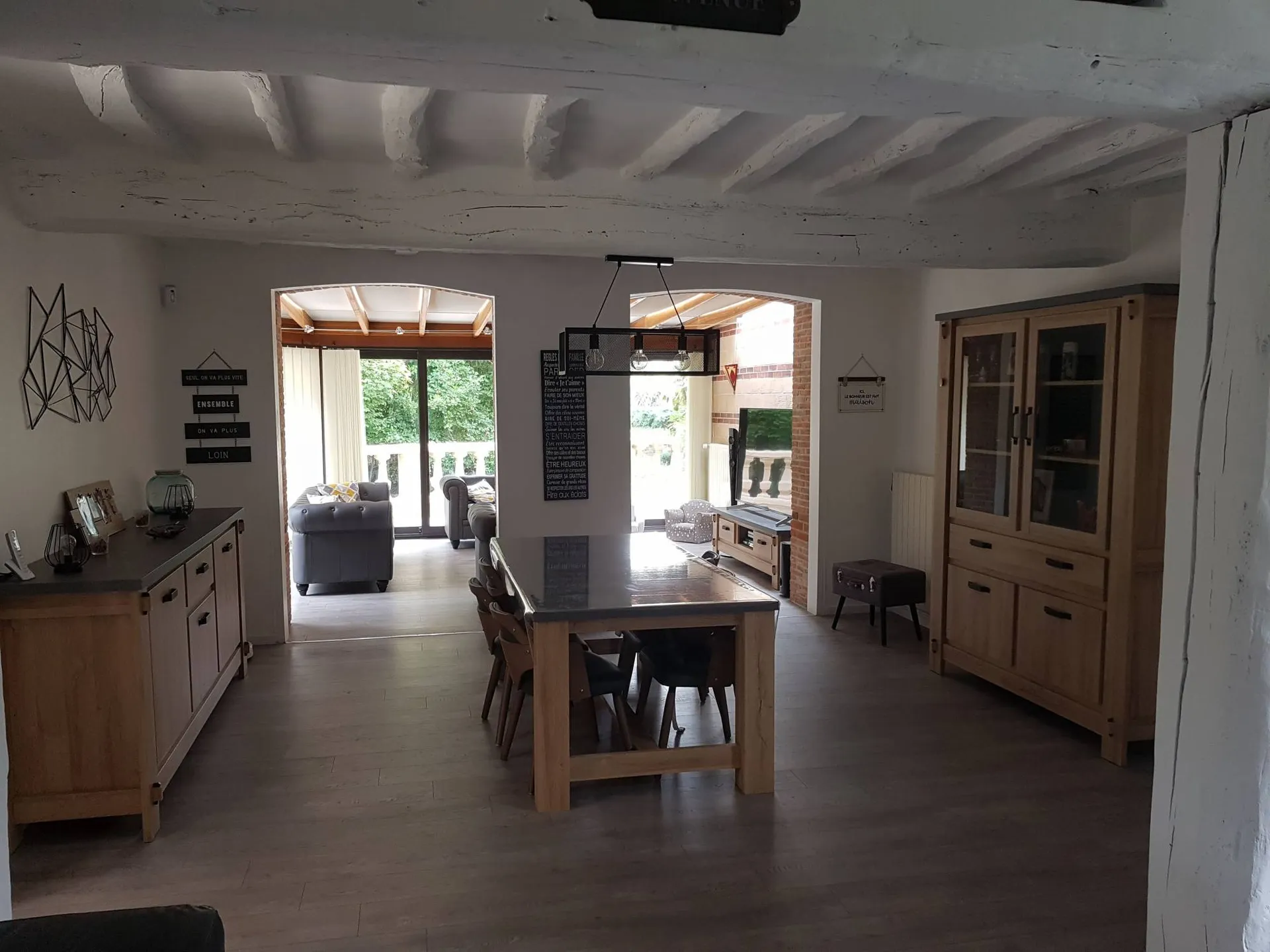 Vends maison en bord de rivière avec cuisine équipée et aménagée