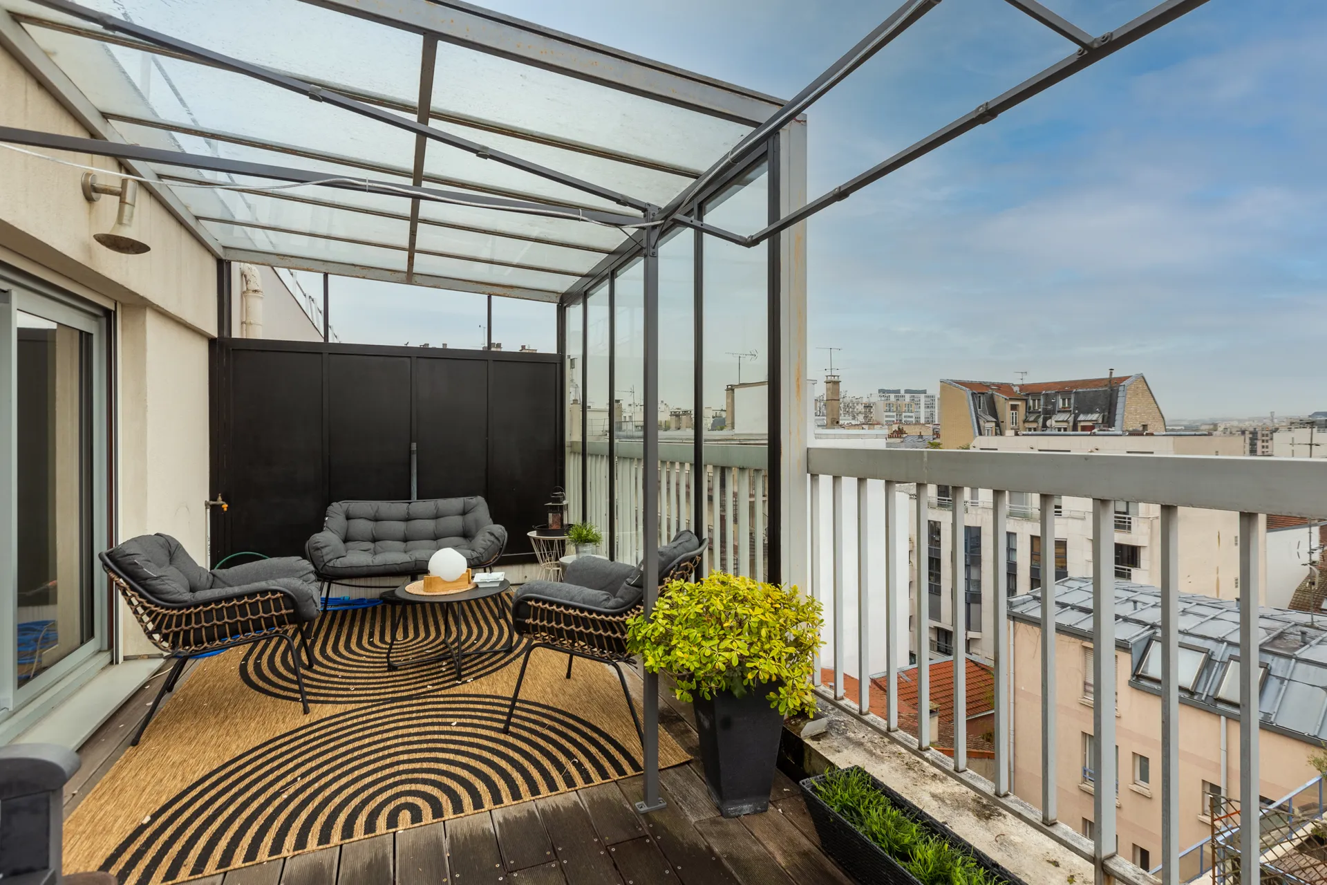 A vendre en dernier étage avec terrasse et excellent état général - Jeval / Convention Paris 75015
