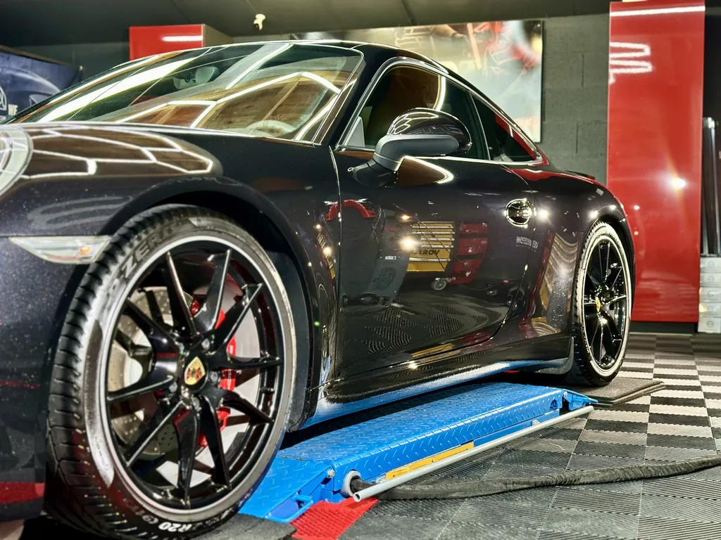 protection contre les rayures impacts film de protection PPF Lyon traitement céramique carosserie Porsche 911