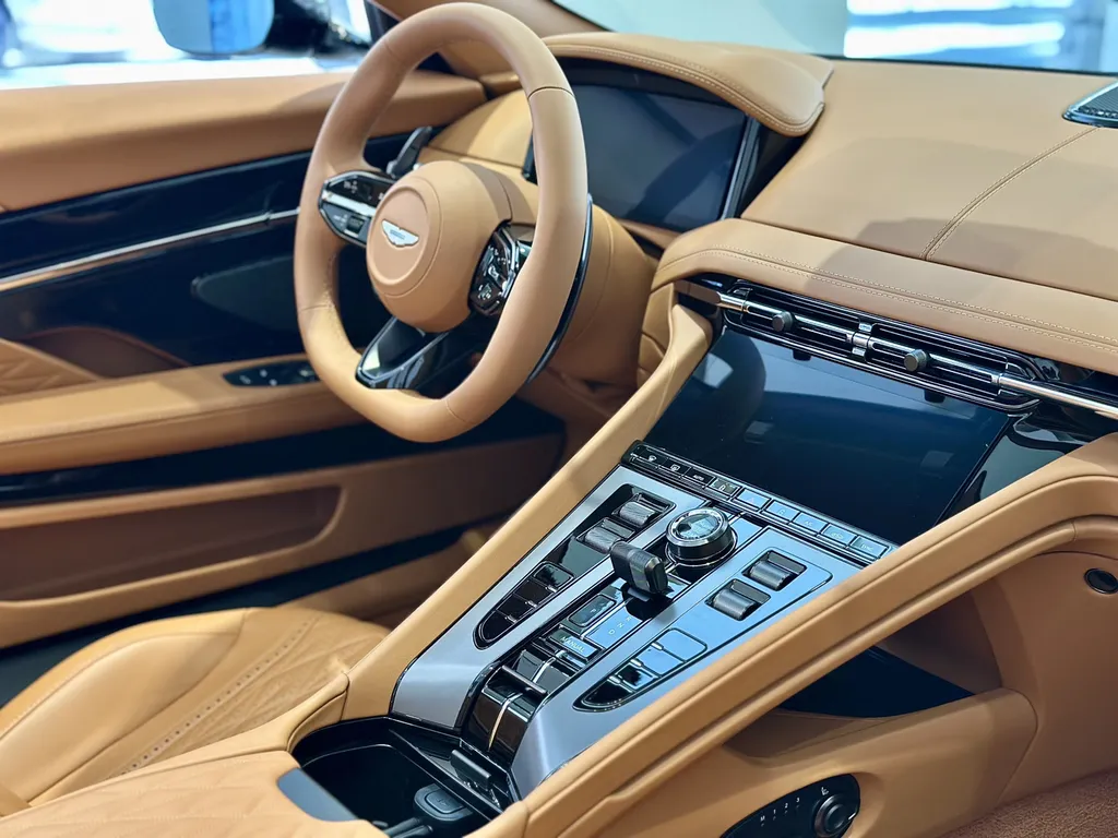 Traitement céramique sur Aston Martin DB12 Volante – EMB Detailing, votre expert automobile haut de gamme sur lyon proche de vienne