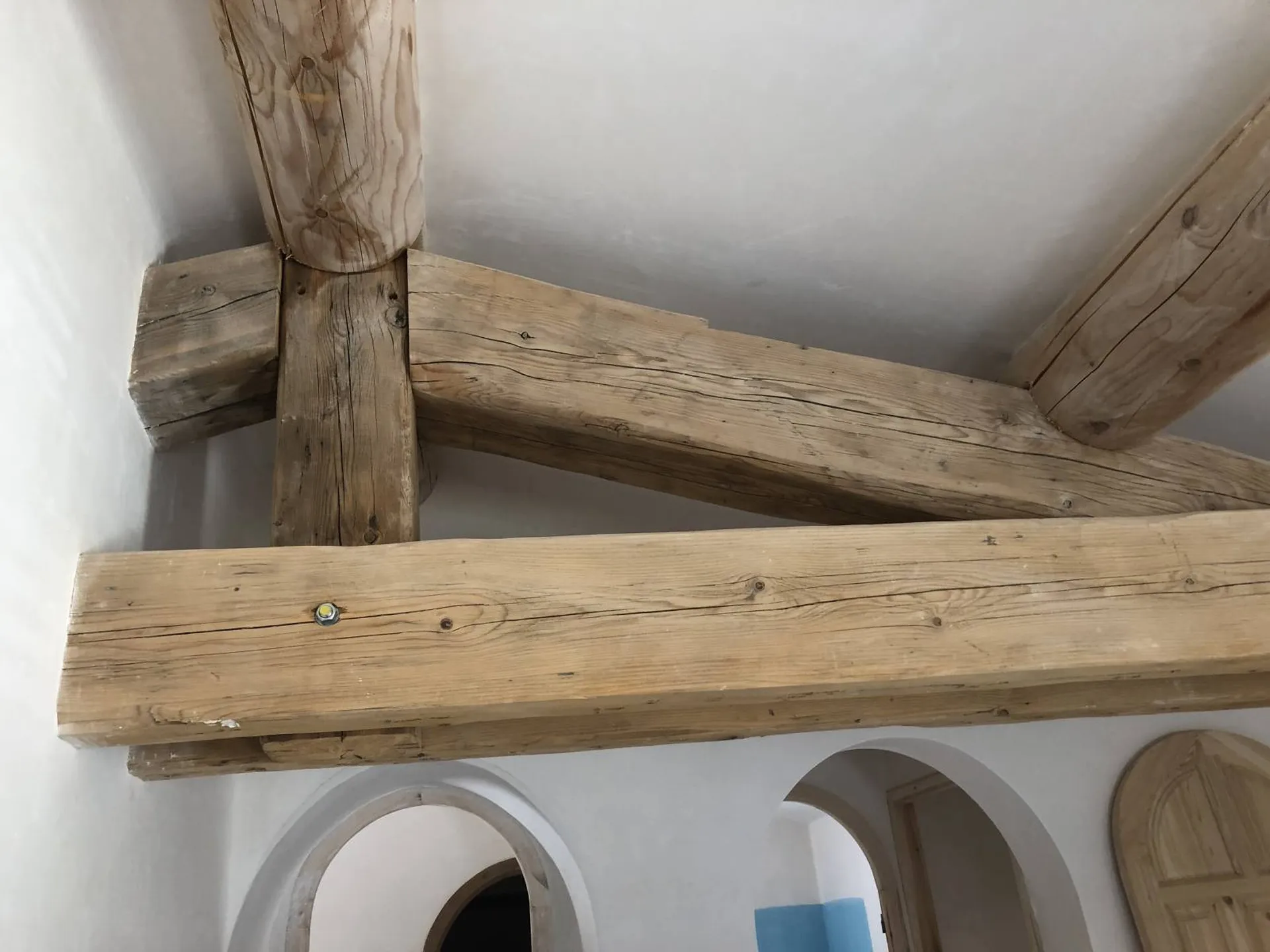 ferme de toiture en bois massif