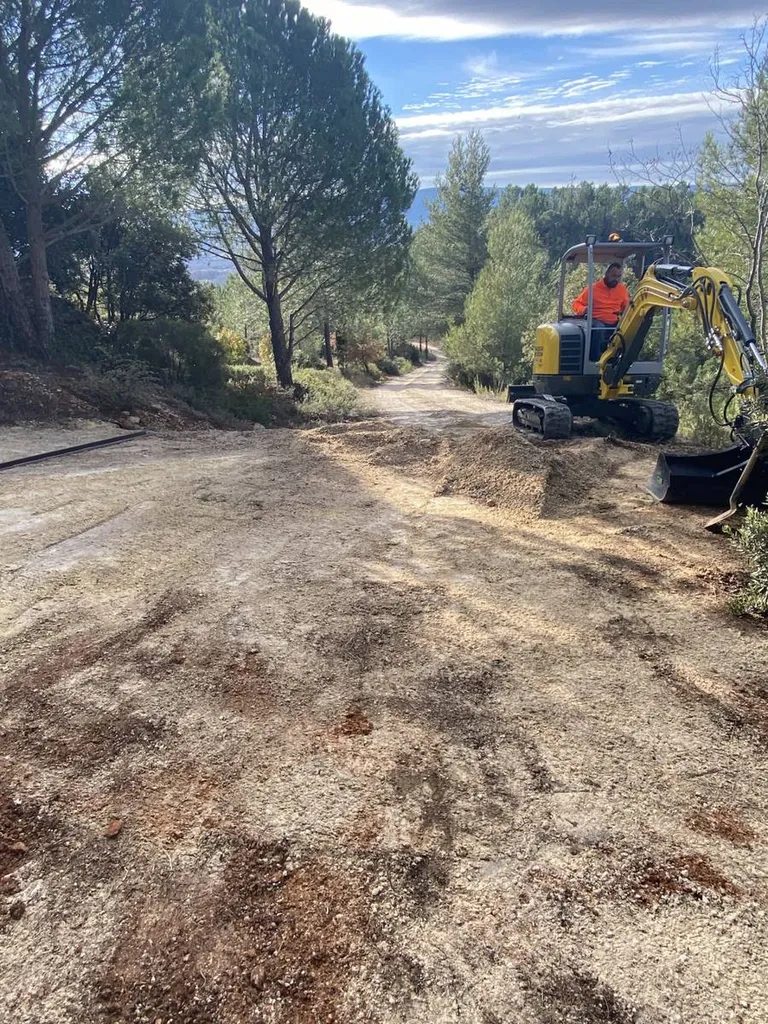 Réalisation d'un chemin d'accès avec la pose de reverdo à Roussillon
