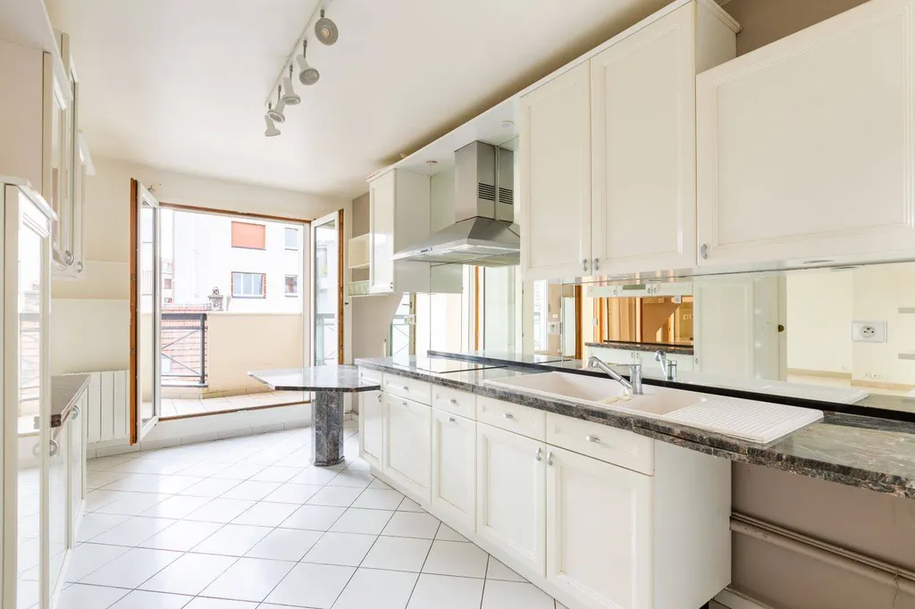 A vendre  grand appartement exposé plein Sud quartier des Vallées La garenne Colombes 92250