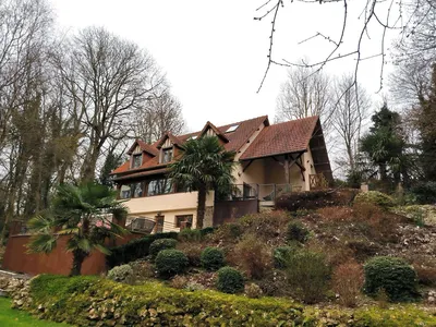 Rare à la vente, à la sortie d'un village tous commerces, Maison Contemporaine sur son terrain de 12 000 m², dans la région de Cormeilles 27260