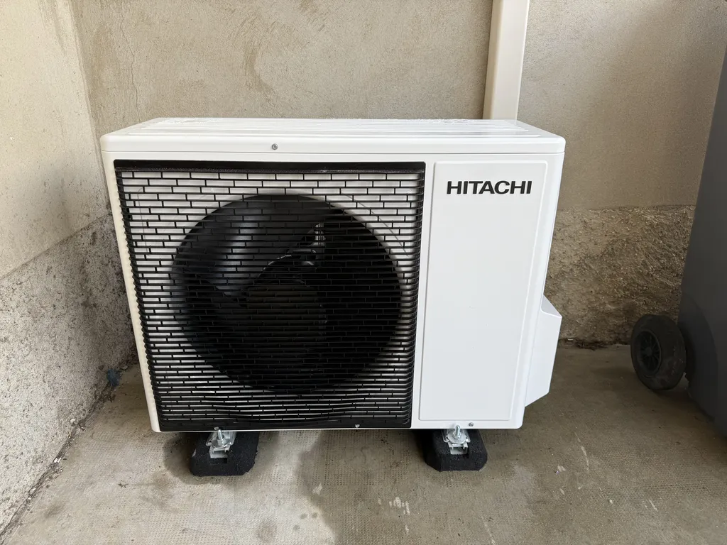 Installation de la Hitachi AirH2 600 S Combi de 8kW avec un ballon ECS de 220 litres  à Marcoussis