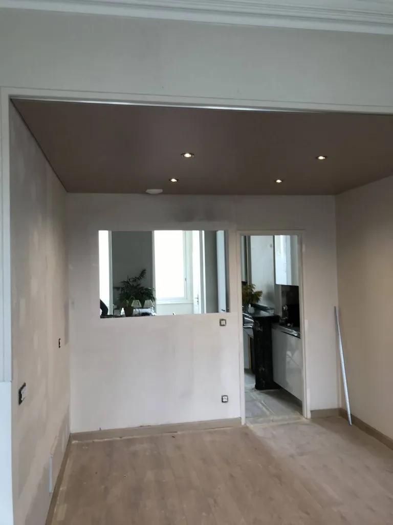 Le plafond tendu satiné, c'est de la couleur sans la brillance du laqué Tarbes