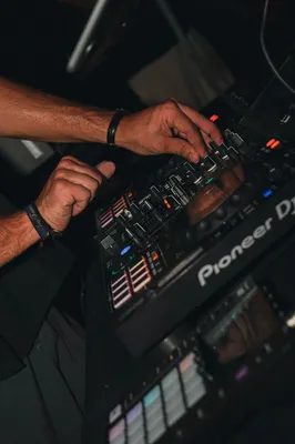 Réservation de DJ pour vos soirées d'études supérieur et remise de diplomes à Toulouse