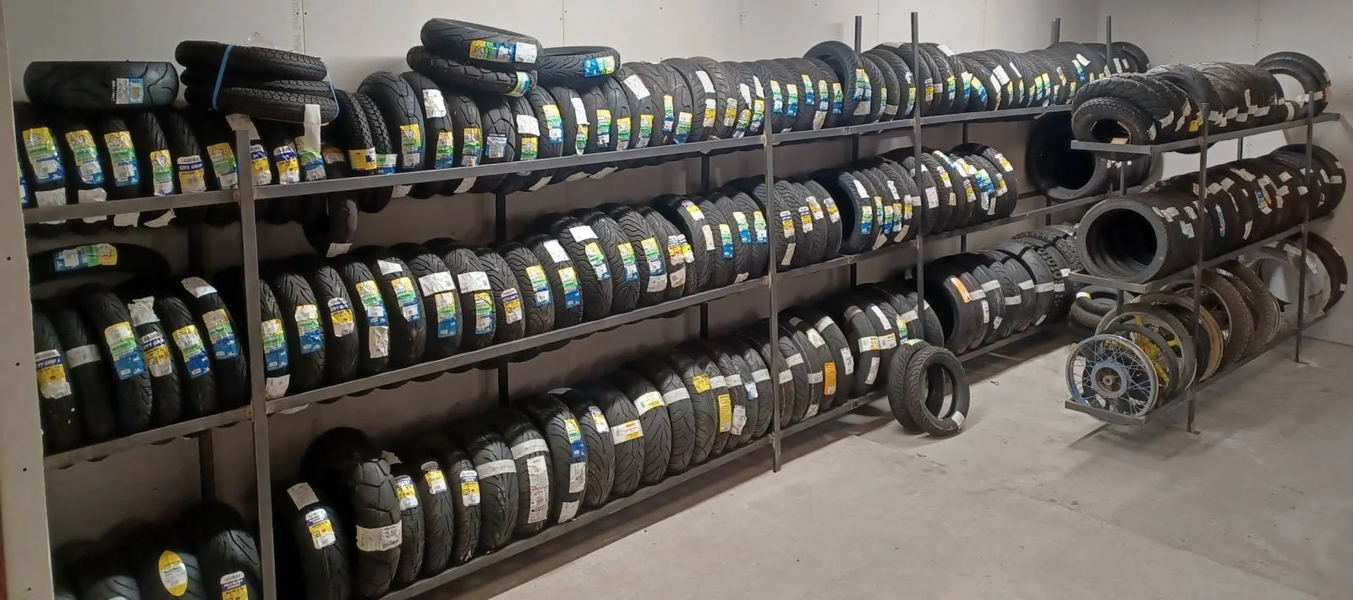 PNEUS MOTO SCOOTER EN STOCK A LA SEYNE SUR MER