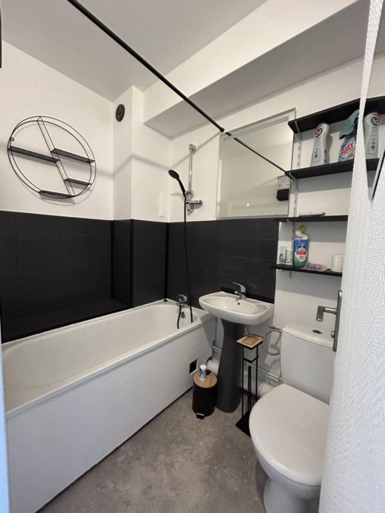 À VENDRE  Studio Refait à Neuf  Rouen Gare Rive Droite