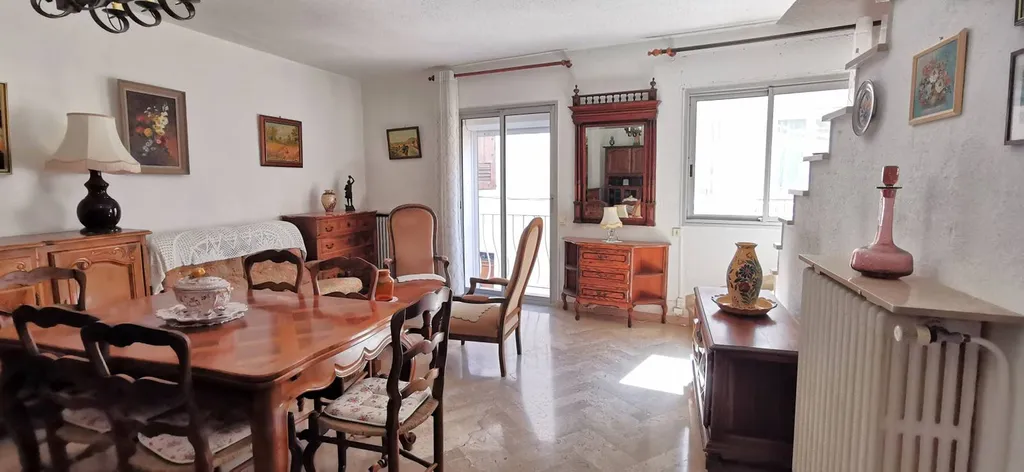 Vente maison de ville T5 Cassis centre historique  à quelques pas du port avec terrasses et vue village