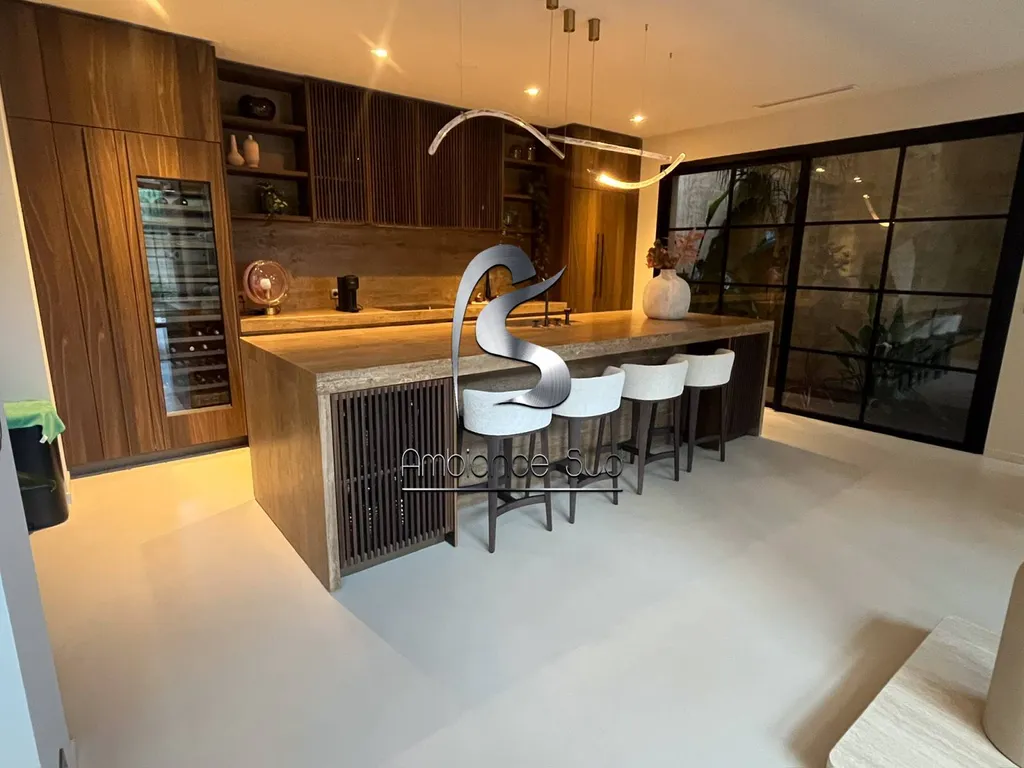 Sol de cuisine réalisé avec notre résine effet béton ciré à Sanary-sur-Mer près de Bandol