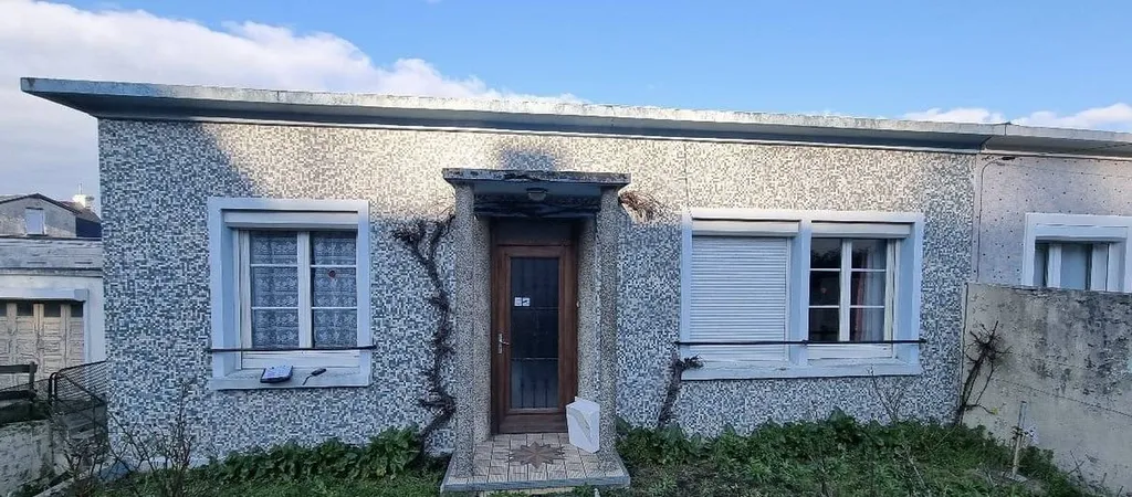 EM Batiment Découvrez la transformation impressionnante d'une maison à Saint-Adresse, au Havre. Grâce à une rénovation extérieure complète et une isolation thermique, cette demeure allie modernité et performance énergétique.