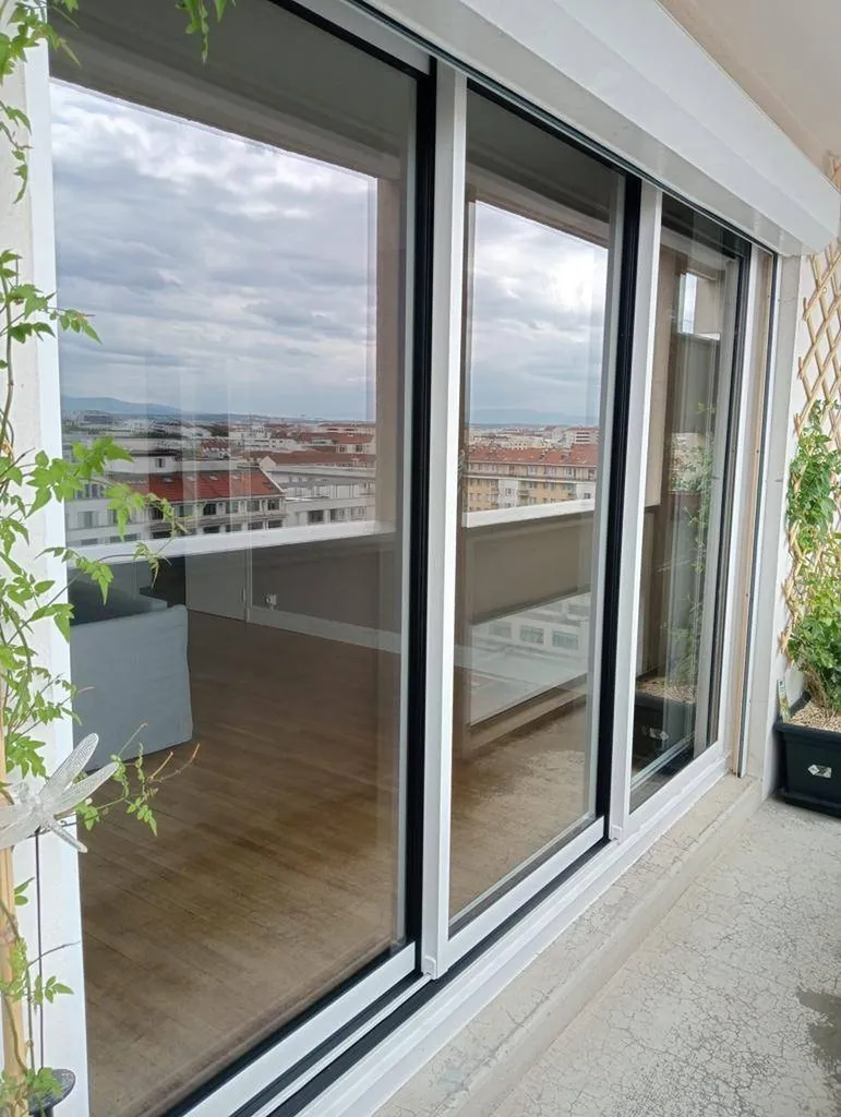 Installation de baie vitrée aluminium et nouvelles menuiseries aluminium à Lyon 69005