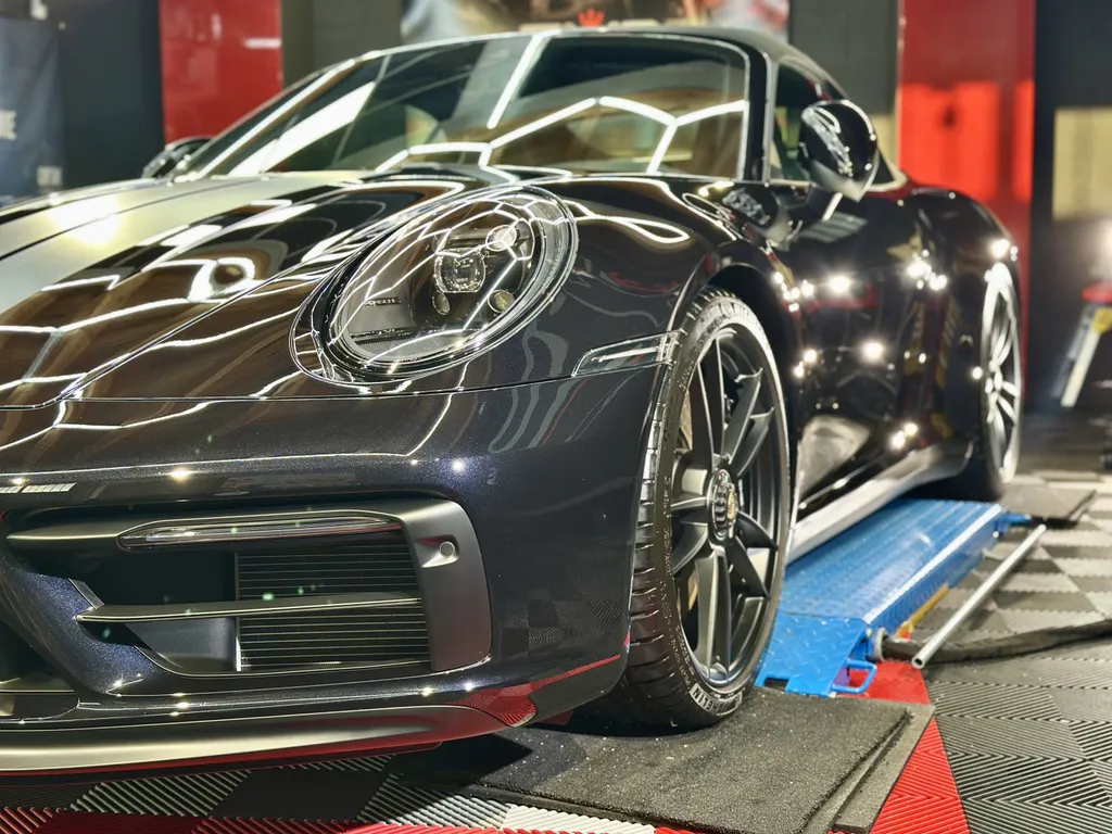 protection carrosserie polissage traitement céramique DETAILING Vaugneray socialiste Porsche 992 GTS Cabriolet