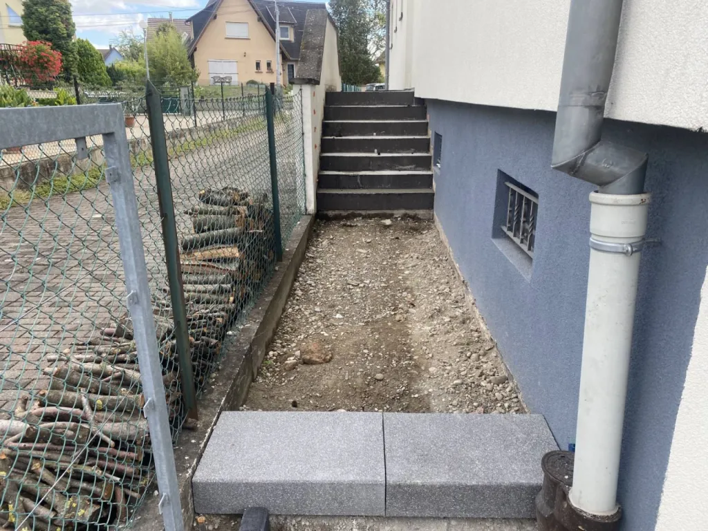 Escalier extérieur à Obernai près de Strasbourg CLK 